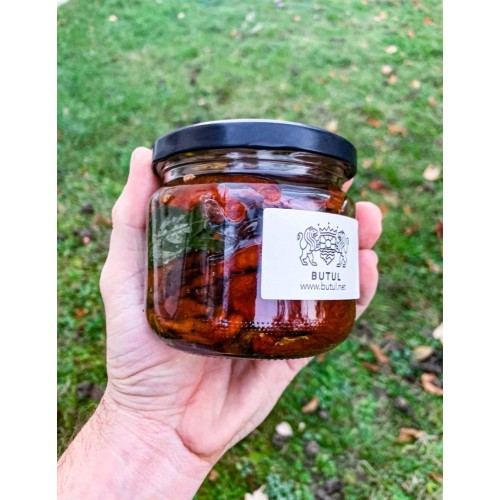 Sun-dried cherry tomatoes in olive oil